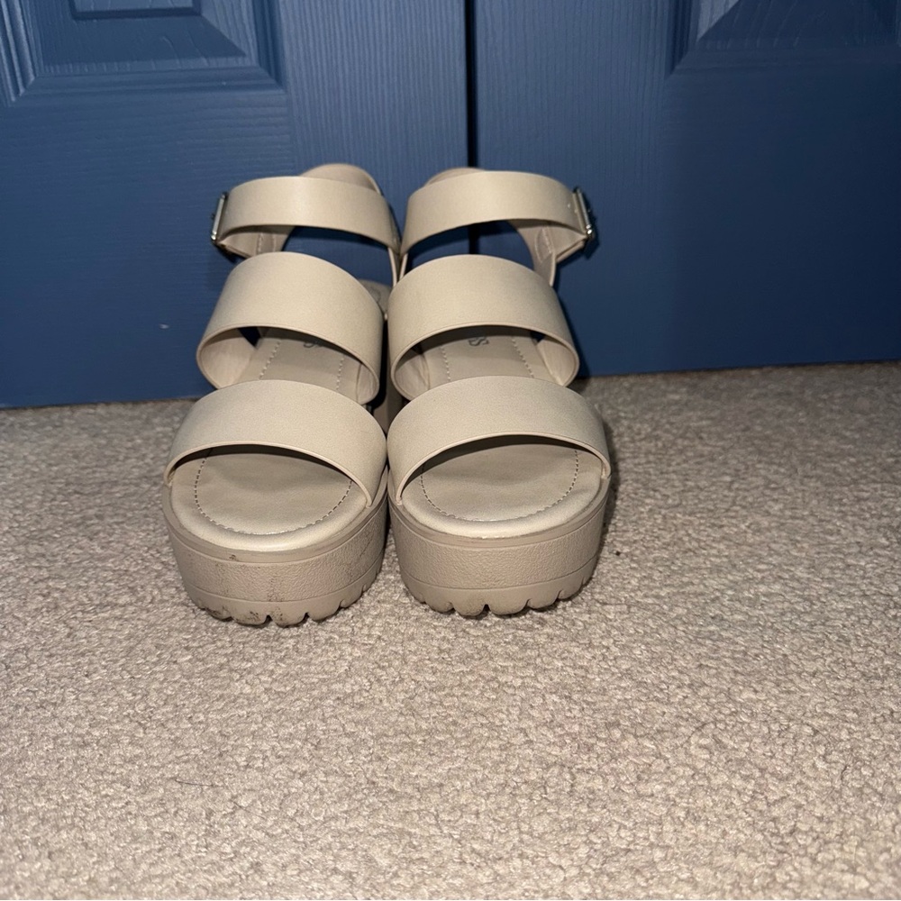Dream Pairs Cream Chunky Platform Sandals